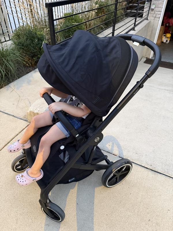 Customer photo for "A sleek and multifunctional stroller"