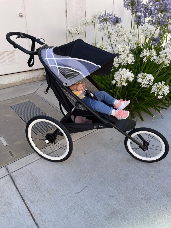 Customer photo for "Lightweight Jogging Stroller with Runners in Mind"