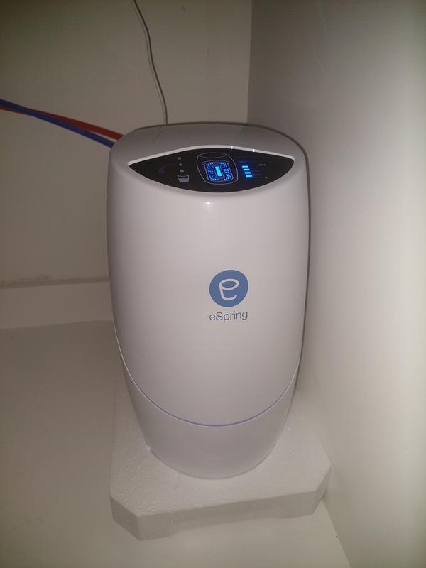 eSpring™ Purificador de agua UV para debajo del mostrador