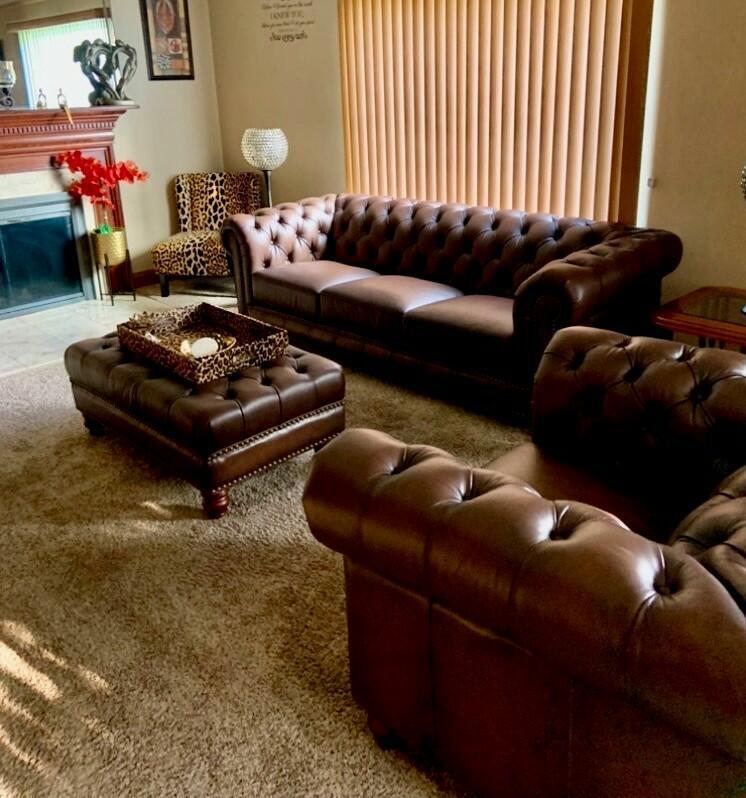 Hydeline Alton Bay Top Grain Leather Chesterfield Loveseat - Caramel Brown