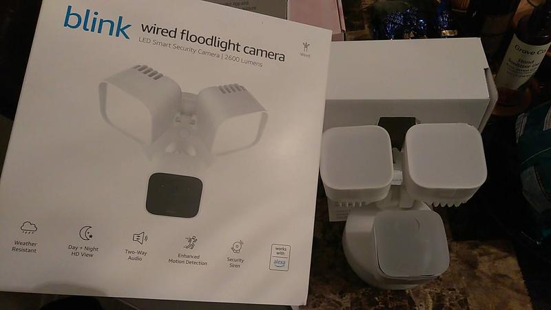 Blink Wired Floodlight Camera - Smart Security Camera, 2600 Lumens, HD  Works with Alexa - 1 Camera (White) B0B5VLCL1N - The Home Depot