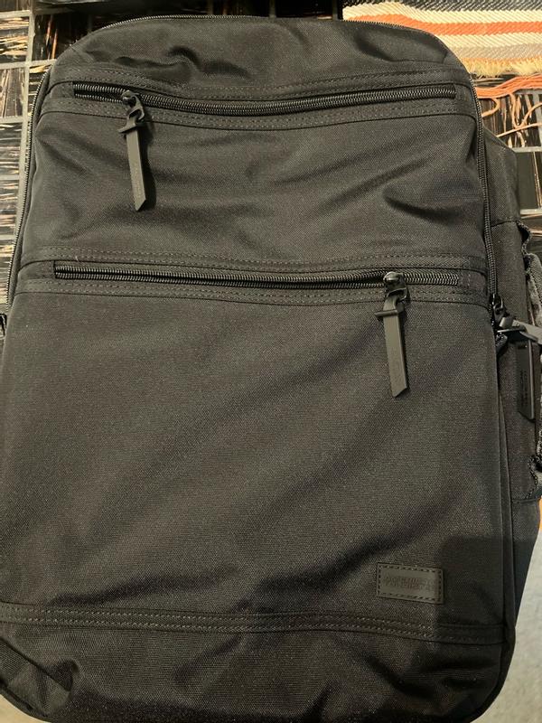Customer photo for "A nice commuter bag for a quick overnight work trip"