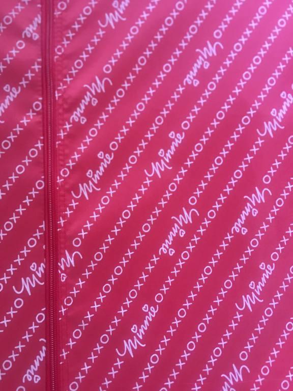 Love the interior design, too!