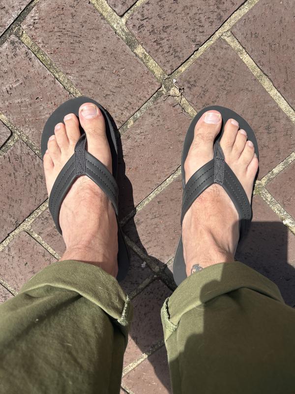 AE Men's Classic Leather Flip Flop