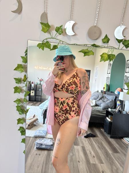 Calling all SNs and FNs! Aerie makes one-piece WRAP swimsuits for