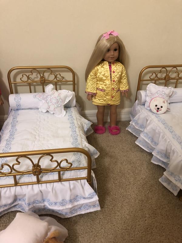 AMERICAN GIRL DOLL SAMANTHA'S BRASS BED & BEDDING for