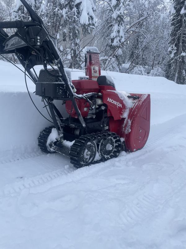 Honda HSS724AT and ATD 24 Two-stage Snow Blower