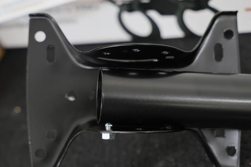 Distance between the mast and the mount