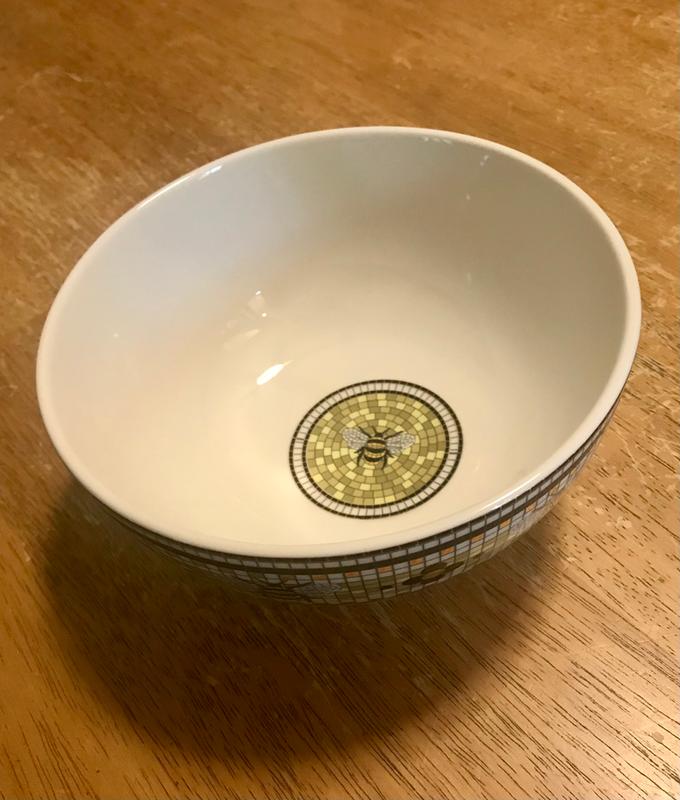 Anthropologie ビストロタイル蝶と蜂のボウル 2点セット Anthropologie ビストロタイル蝶と蜂のボウル 2点セット The