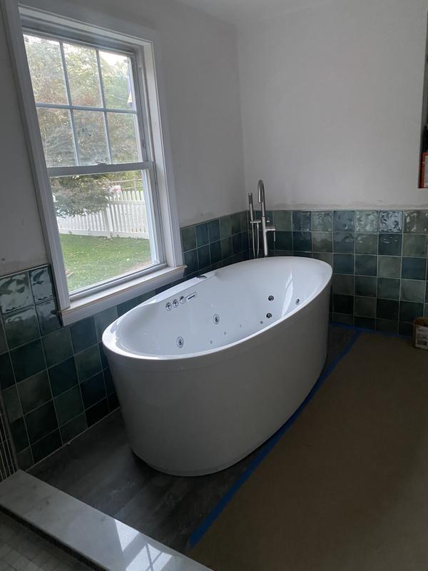 ANZZI Chand 32-Inches x 67-Inches White Acrylic Oval Freestanding