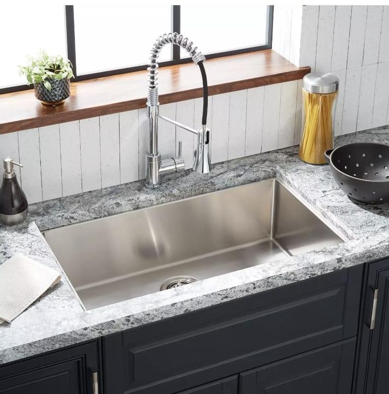 ANZZI VANGUARD Series Undermount Stainless Steel 32 in. 0-Hole