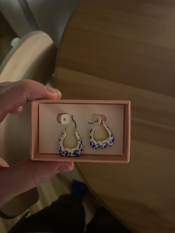 One of them will not stay closed