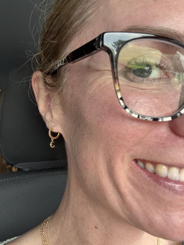 Customer photo for "Great everyday earrings"