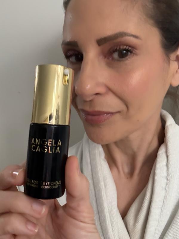 Customer photo for "Smoothes and Reduces Puffiness"