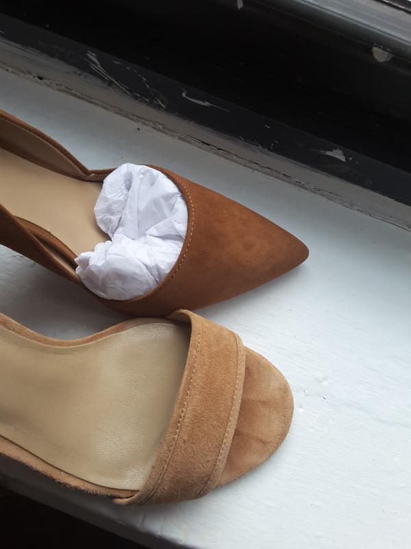 ann taylor suede pumps