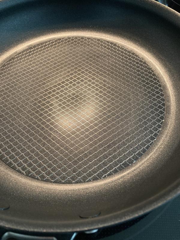 Trying to show the dimple in the pan