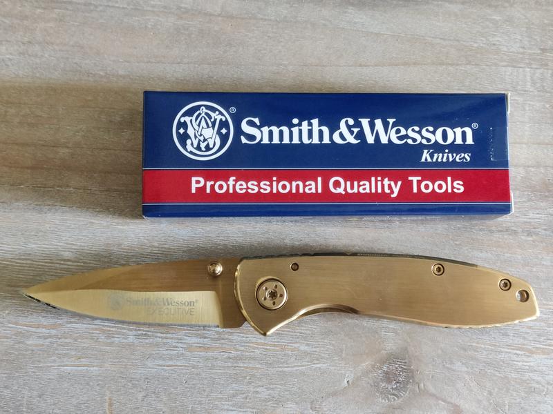 Smith & Wesson Executive 2.8 inch Folding Knife with Flask