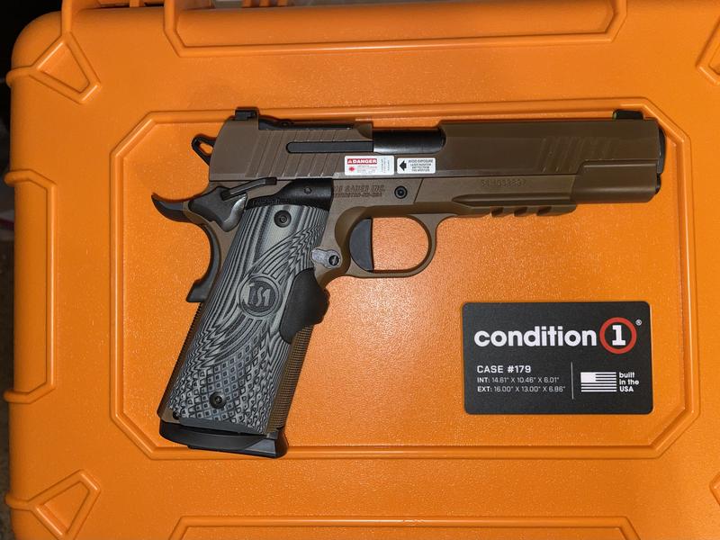 LG-904 Master Series™ Lasergrips® G10 Black/Gray for 1911 Full