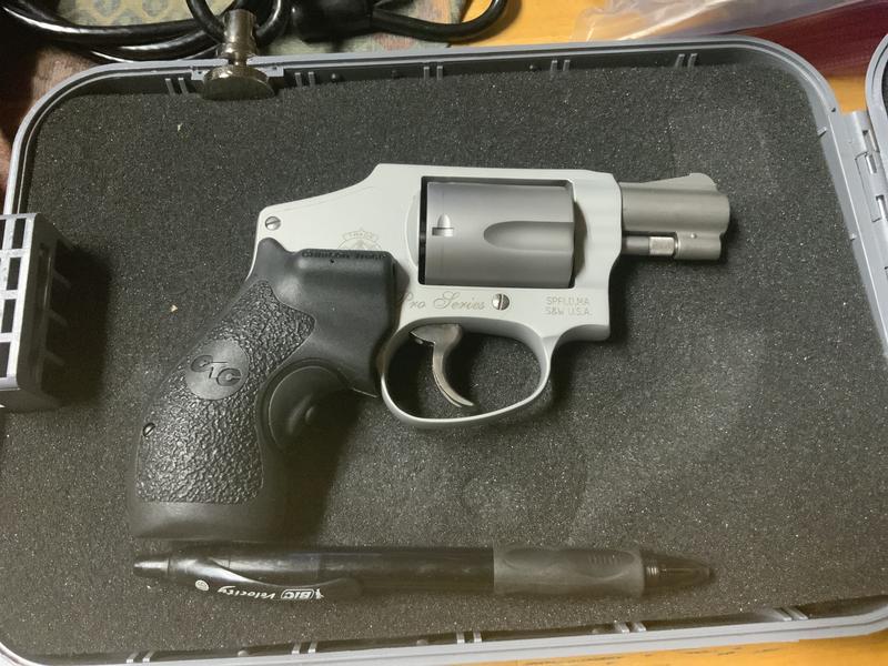 LG-105 Lasergrips® for Smith & Wesson J-Frame Round Butt (Polymer
