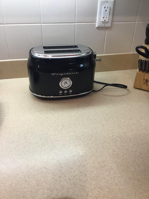 Frigidaire ETO102-BLACK Retro 2 Slice Toaster, Black