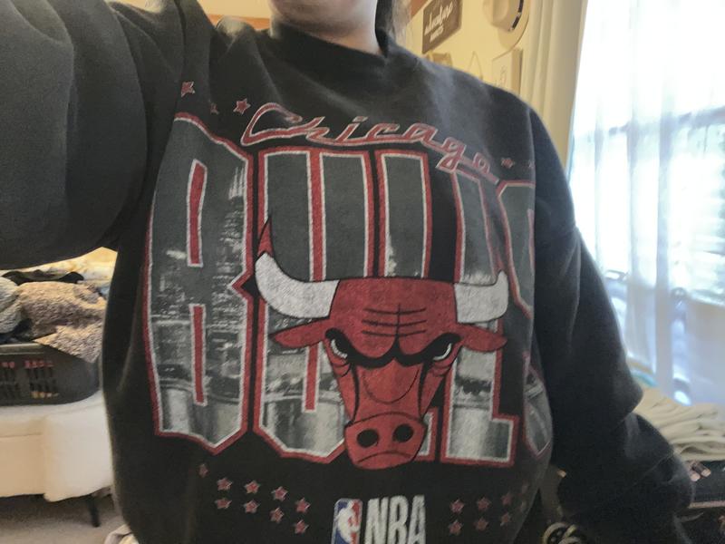 Men's Chicago Bulls Graphic Crew Sweatshirt in Black | Size XS | Abercrombie & Fitch