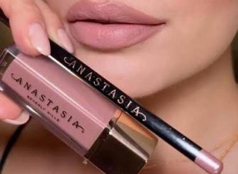 Customer photo for "Super creamy , pigmented and long lasting"