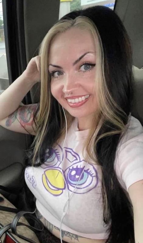 Customer photo for "My favorite highlighter!!"