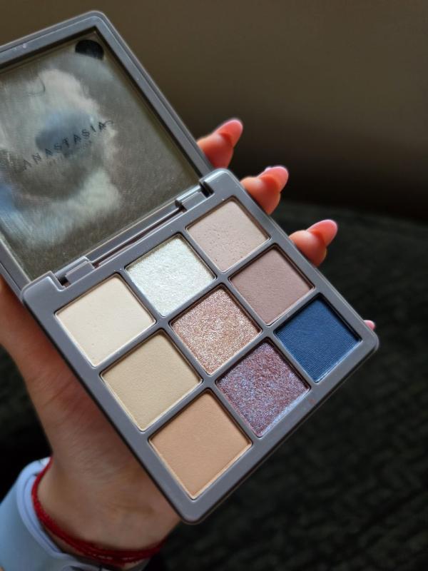 Customer photo for "Stunning shimmers and effortless blending"