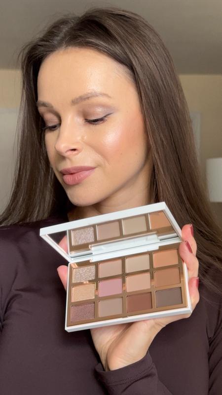 Customer photo for "Smooth texture, blendable matte shades, and easy to build up for different looks."