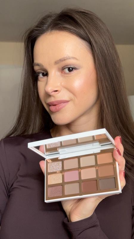 Customer photo for "Smooth texture, blendable matte shades, and easy to build up for different looks."