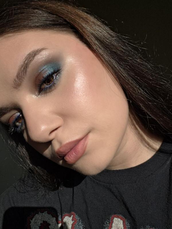 Customer photo for "Stunning shimmers and effortless blending"