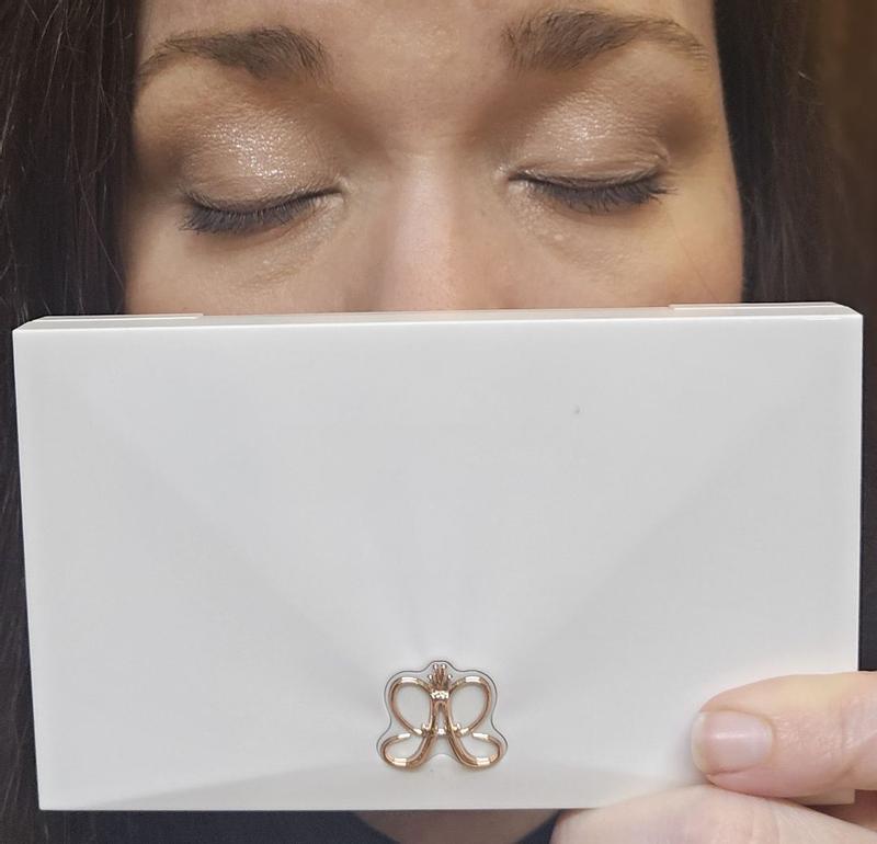 Customer photo for "Anastasia Beverly Hills Genesis Palette: Crease Free Wear and Stunning Glitter Payoff"