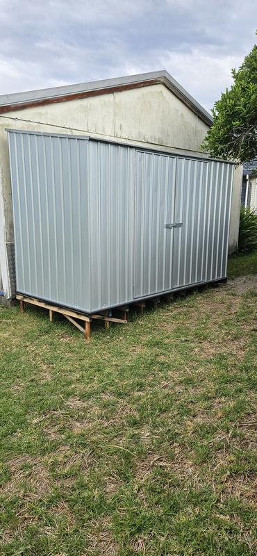 Fits perfectly around the corner out of the road.