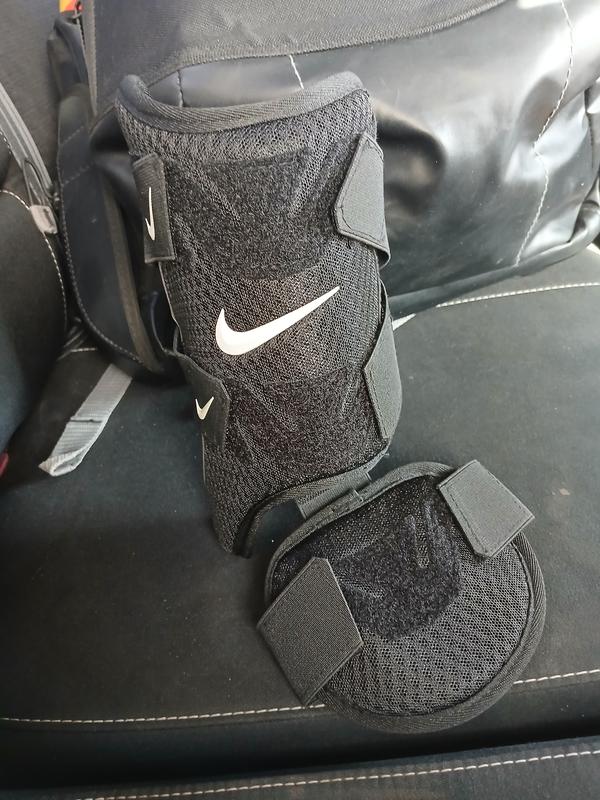 Nike Youth Diamond Batter's Right Leg Guard | Academy