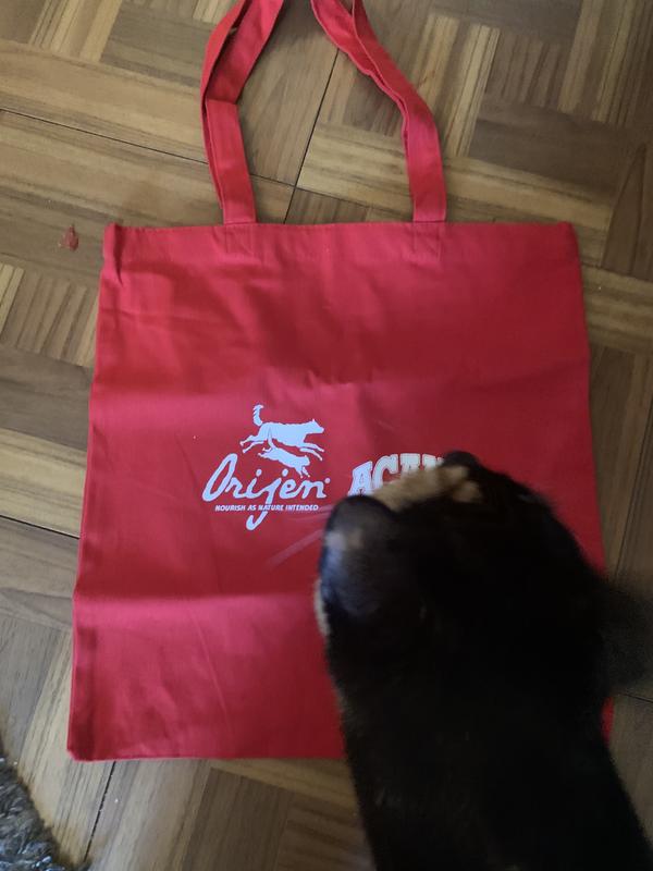 Cali even loves the free tote that came with the food