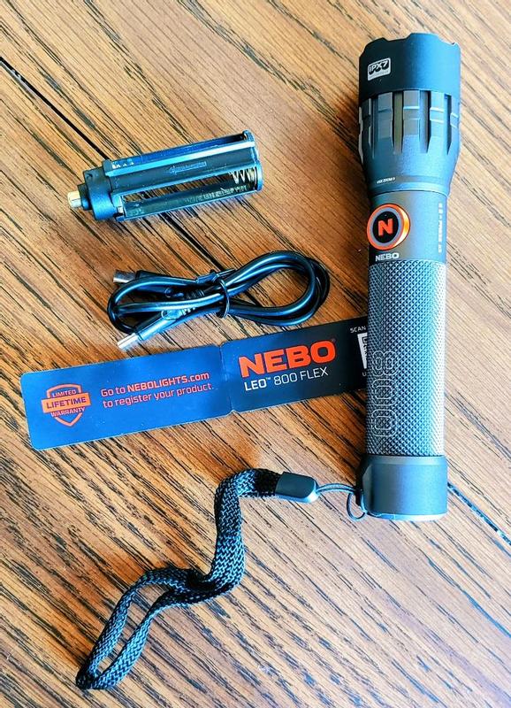LEO 800 Flex Flashlight