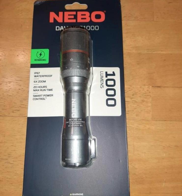Linterna NEBO Davinci 1000 Lúmenes – Recargable, Zoom 6x, Base Magnética, Resistente Al Agua IP67