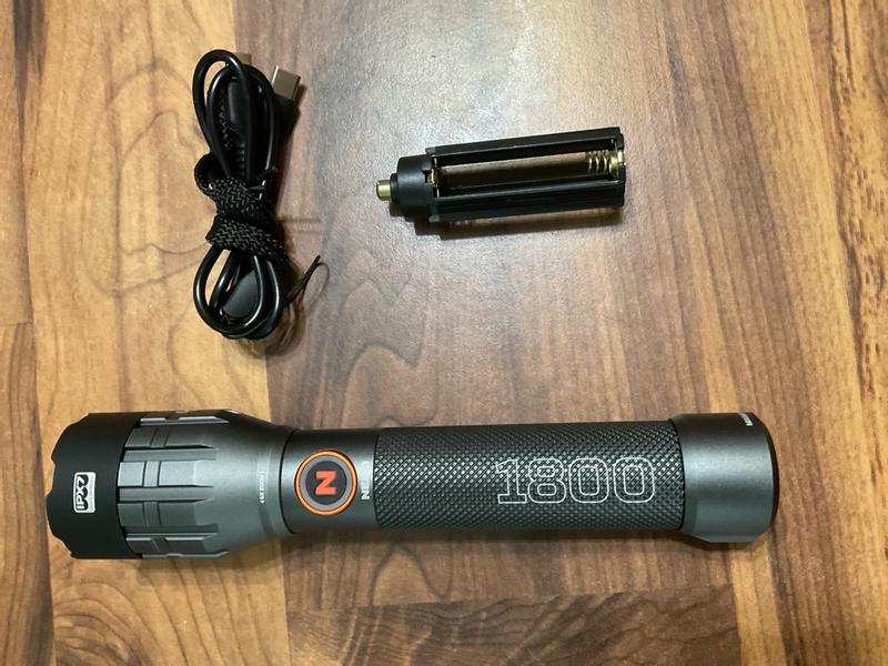 LEO 1800 Flex Flashlight