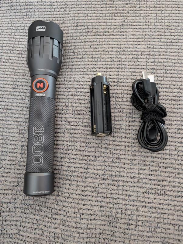 LEO 1800 Flex Flashlight