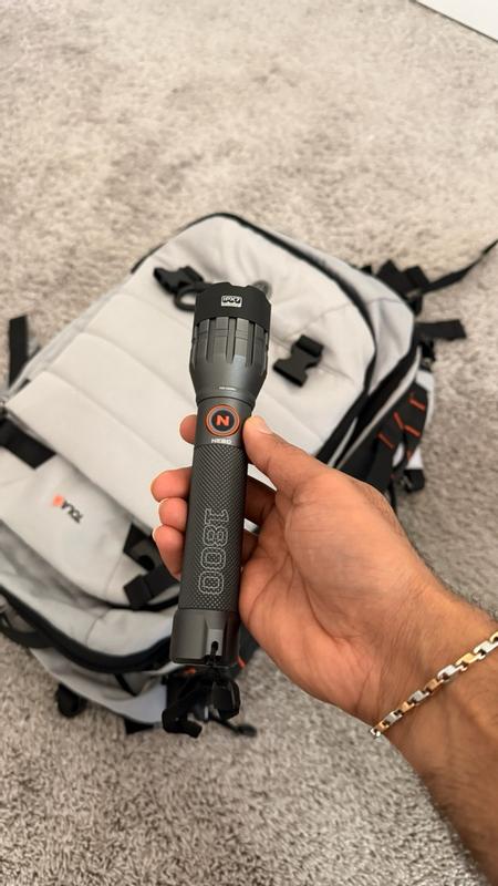 LEO 1800 Flex Flashlight