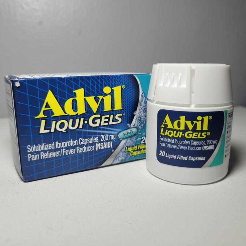 Advil Liqui-Gels minis (20 Count) Pain Reliever / Fever Reducer Liquid  Filled Capsule, 200mg Ibuprofen, Easy to Swallow, Temporary Pain Relief