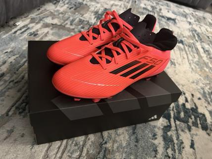 ボーイ　F50 117.5×91.2㌢ Amazon.com | Adidas F50 Football Cleat, Alphaskin Elite HG