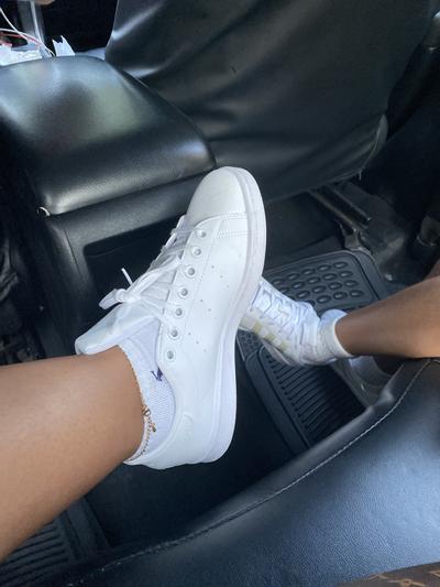 Customer photo for "Perfect fit for any size shape foot"