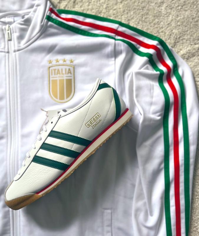 Customer photo for "Beautiful retro trainer"