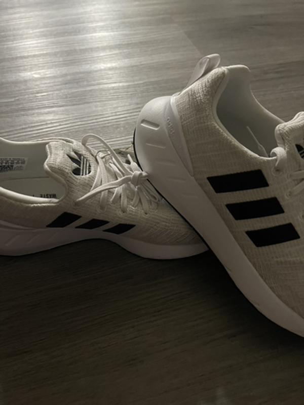 Adidas swift run blancos con negro hot sale