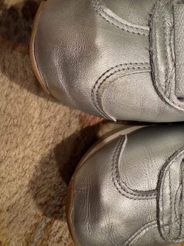 Customer photo for "Stylish but lacking"