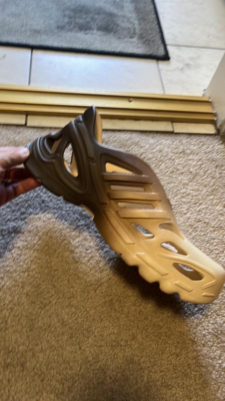 Customer photo for "Weird shoes. Not comfortable for long times."