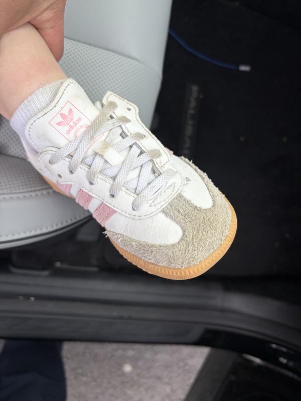 Customer photo for "Velcro opens. Too lose"