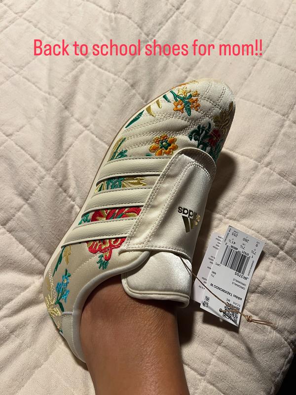Customer photo for "LOVE THIS SHOE"