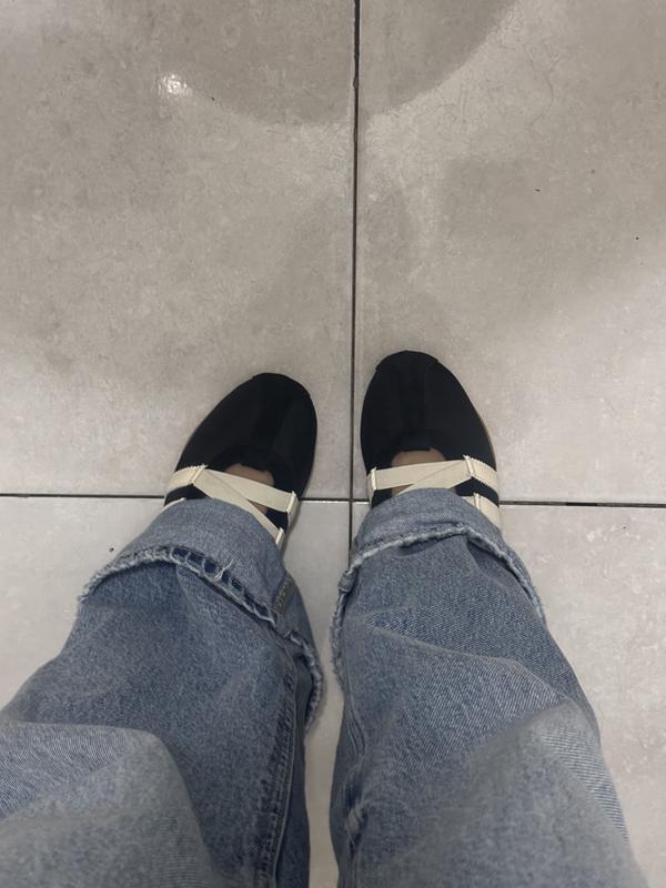 Customer photo for "Real cute. Tight elastic straps."
